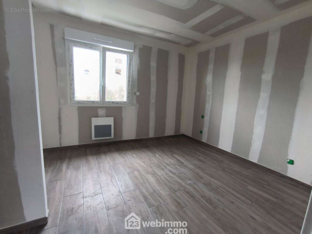 A l&#039;étage une deuxième chambre de 12 m² avec dressing - Maison à BUCY-LE-LONG