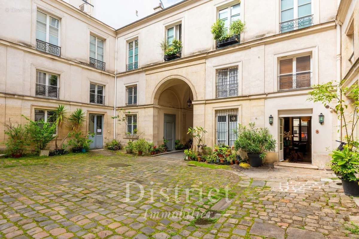 Appartement à PARIS-3E