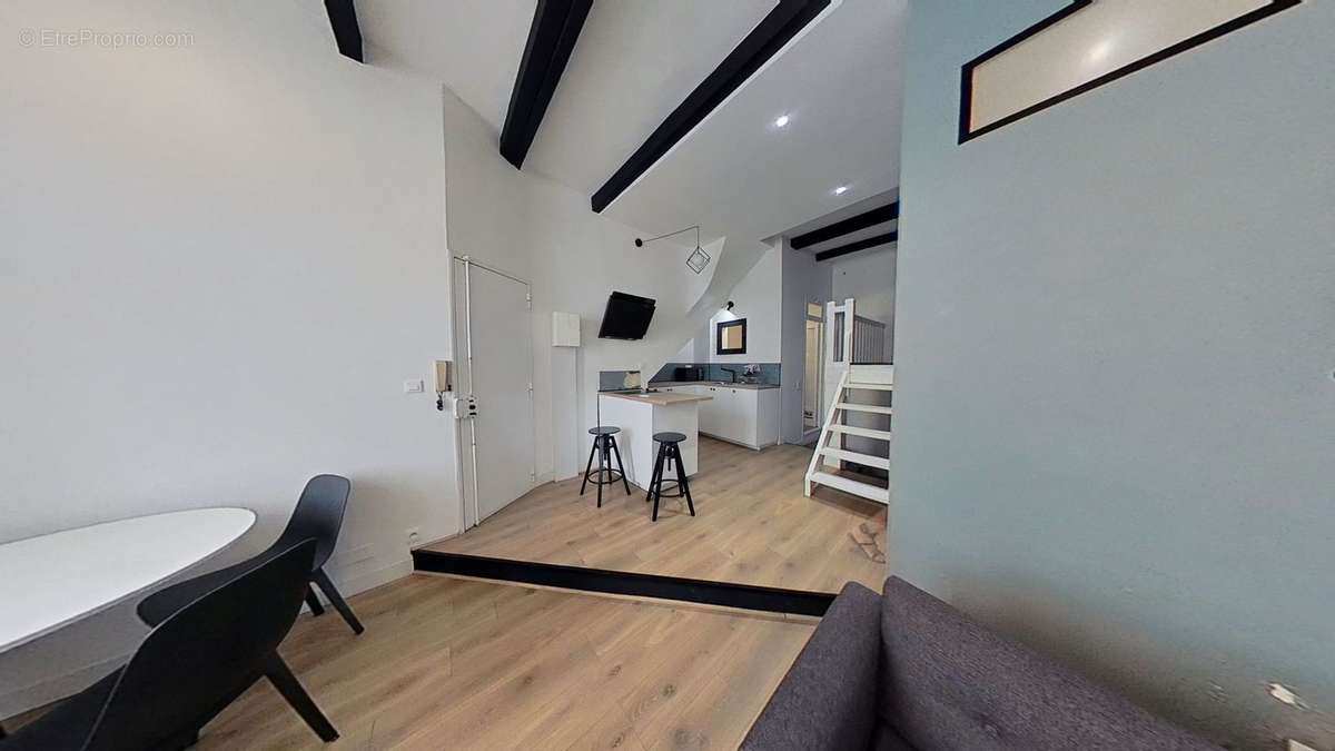 Appartement à MARSEILLE-4E