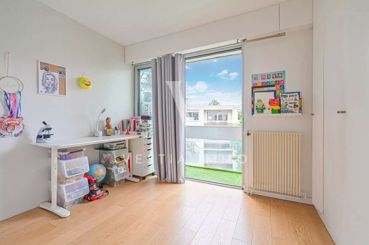 Appartement à NEUILLY-SUR-SEINE