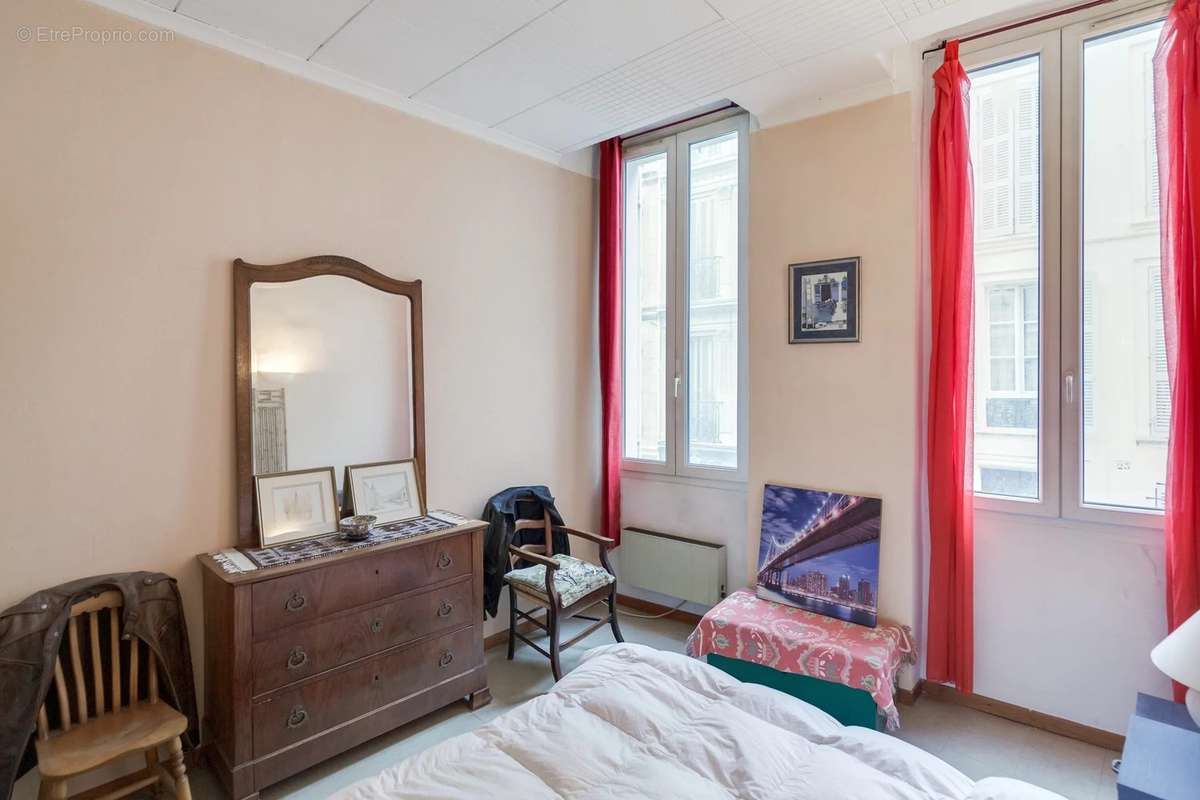 Appartement à MARSEILLE-1E