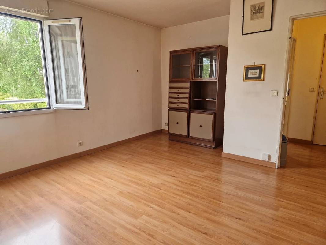 Appartement à MONTIGNY-LE-BRETONNEUX