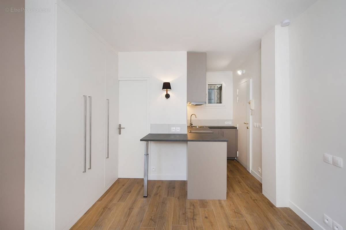 Appartement à PARIS-17E