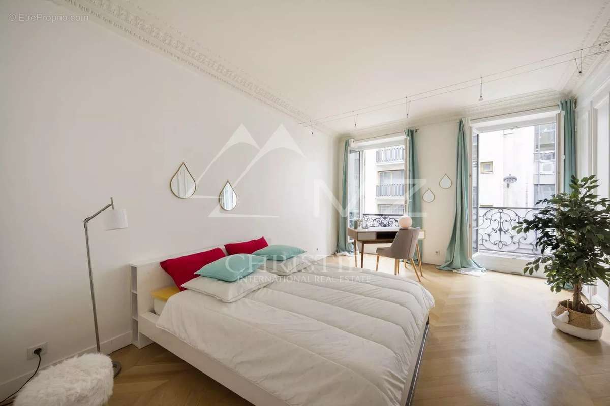 Appartement à PARIS-8E