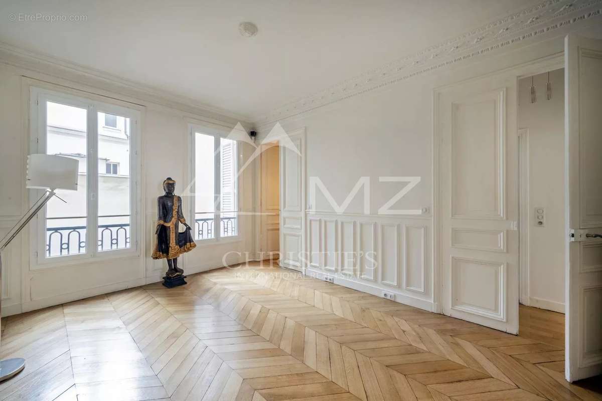 Appartement à PARIS-8E