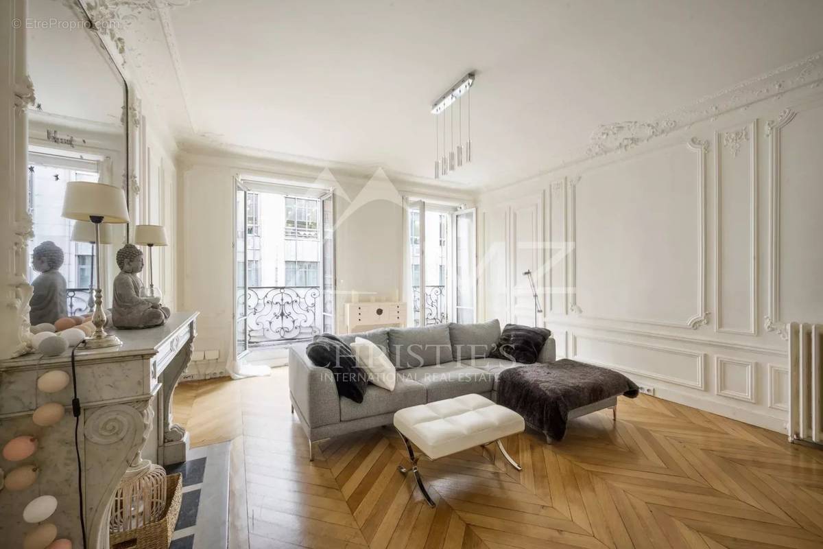 Appartement à PARIS-8E