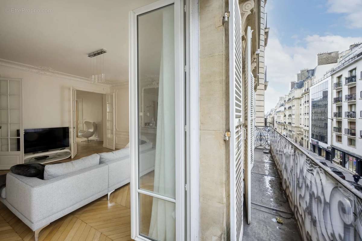 Appartement à PARIS-8E