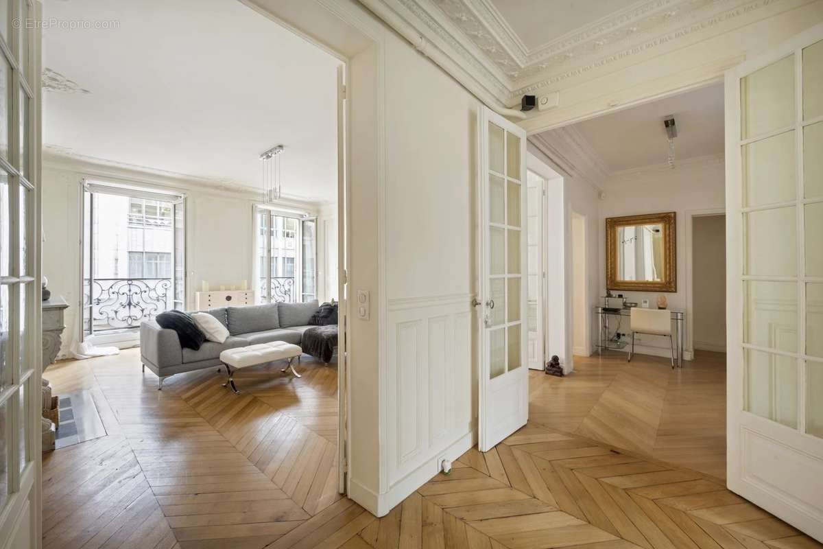 Appartement à PARIS-8E