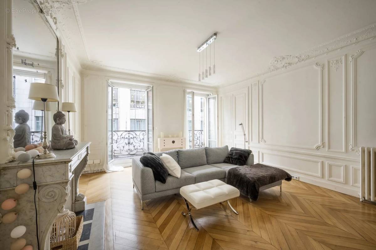 Appartement à PARIS-8E