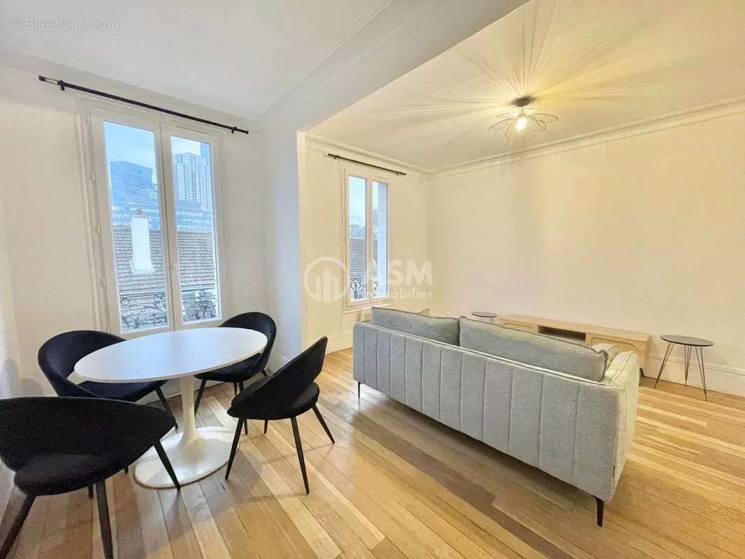 Appartement à COURBEVOIE