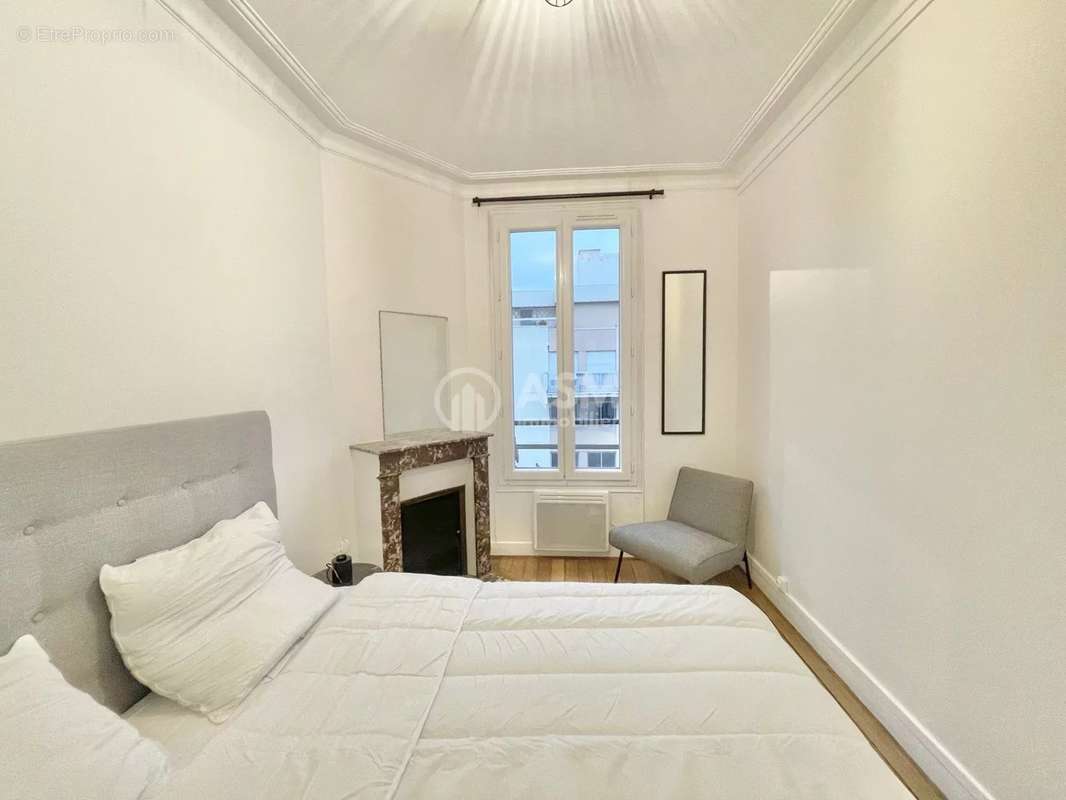 Appartement à COURBEVOIE