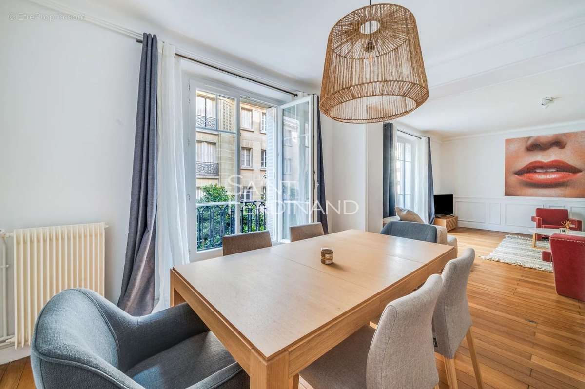 Appartement à NEUILLY-SUR-SEINE