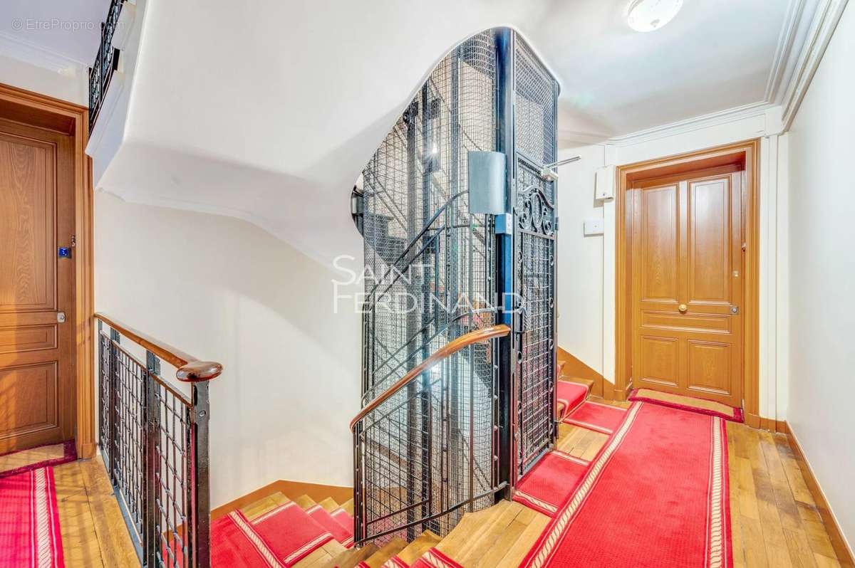 Appartement à NEUILLY-SUR-SEINE