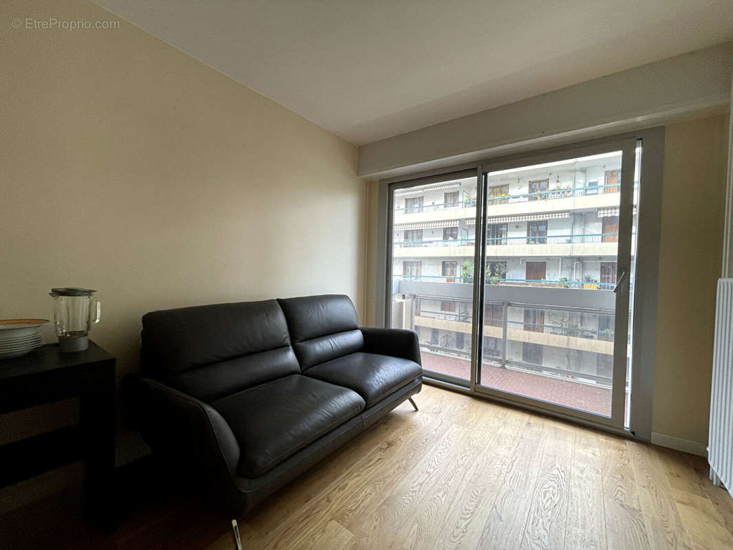 Appartement à MARSEILLE-1E