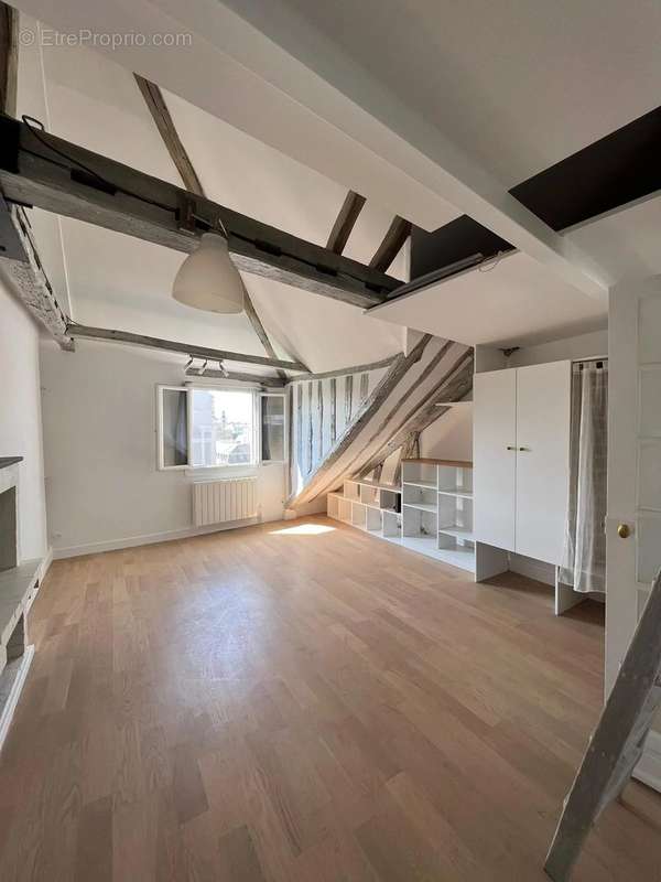 Appartement à PARIS-3E