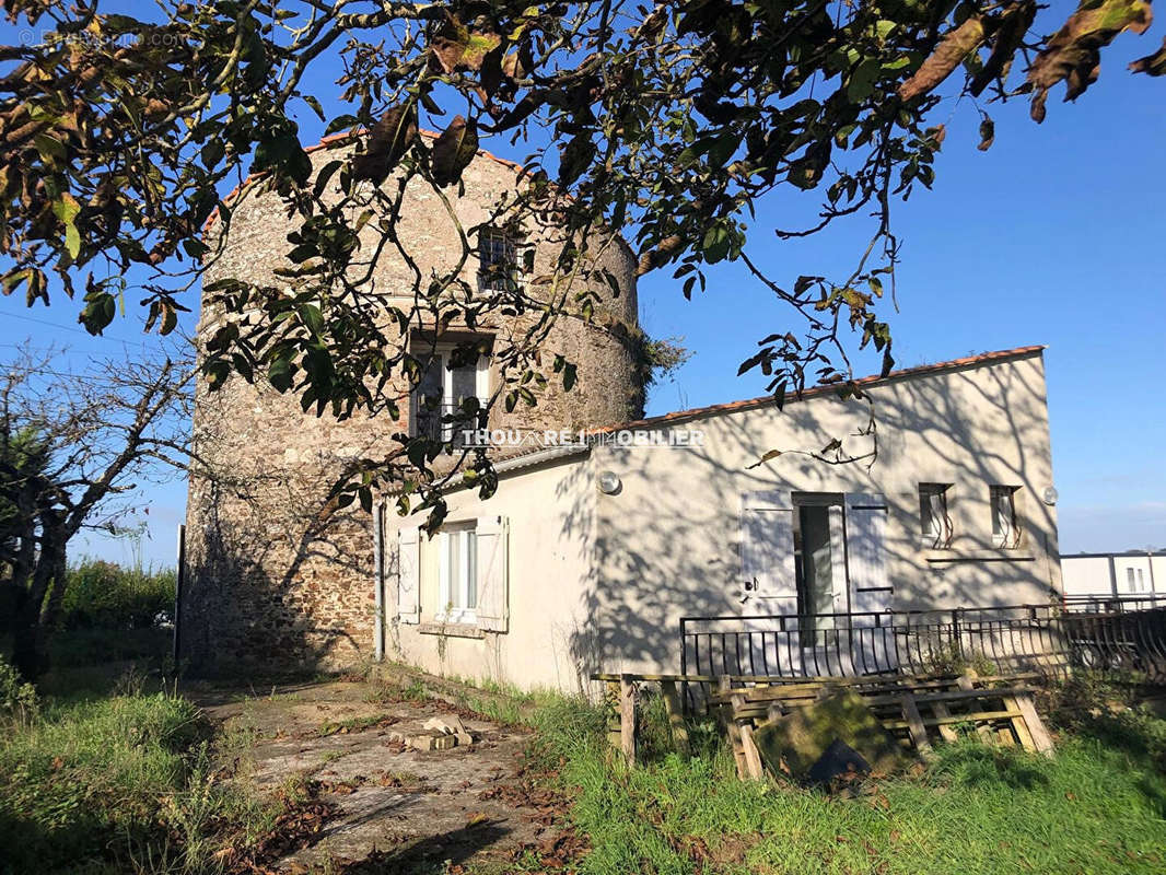 Maison à LA CHAPELLE-BASSE-MER