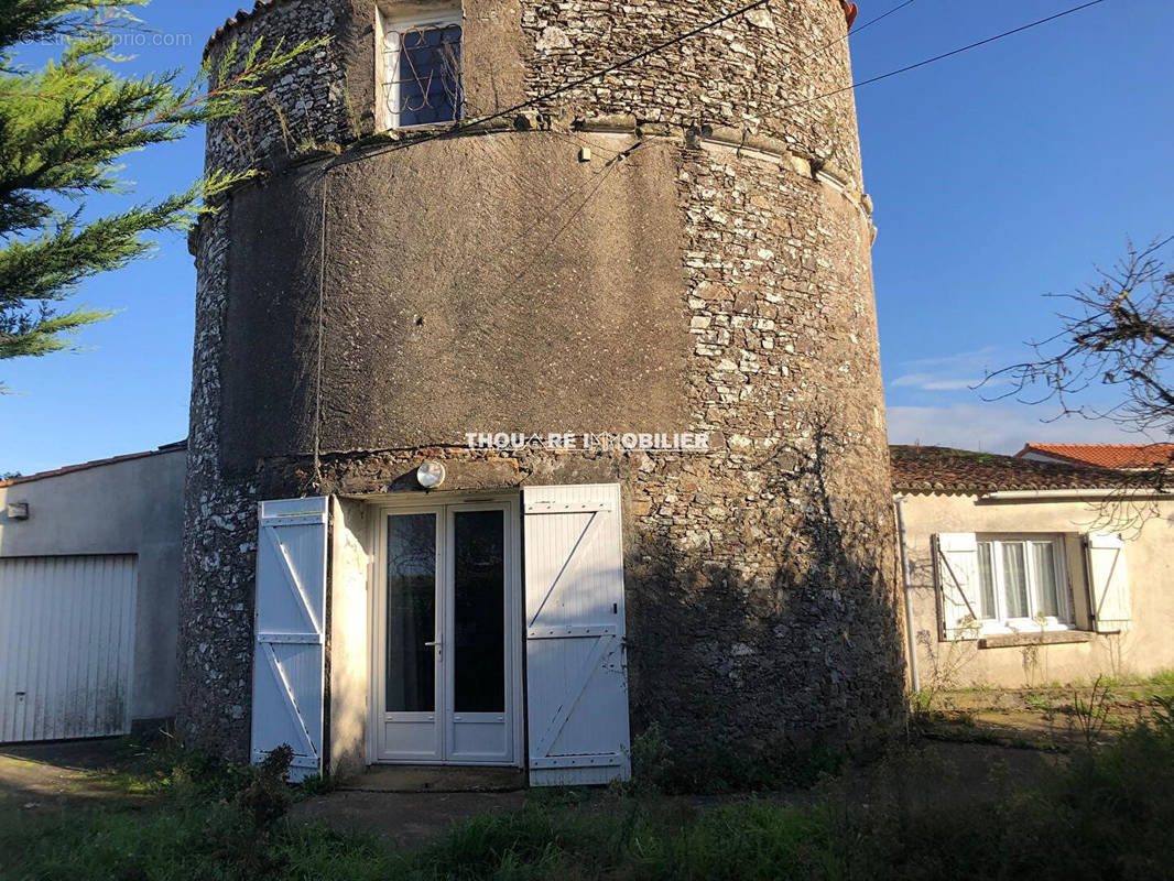 Maison à LA CHAPELLE-BASSE-MER