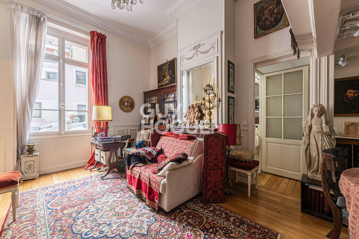 Appartement à PARIS-15E