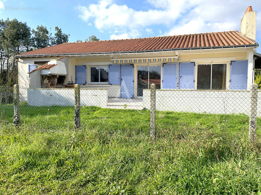 Maison à SAINT-GEORGES-DE-POINTINDOUX