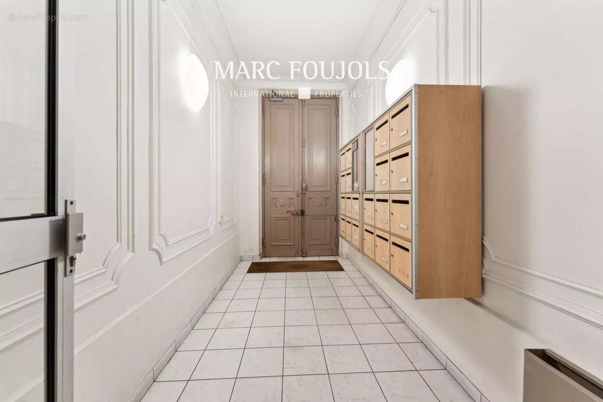 Appartement à PARIS-16E