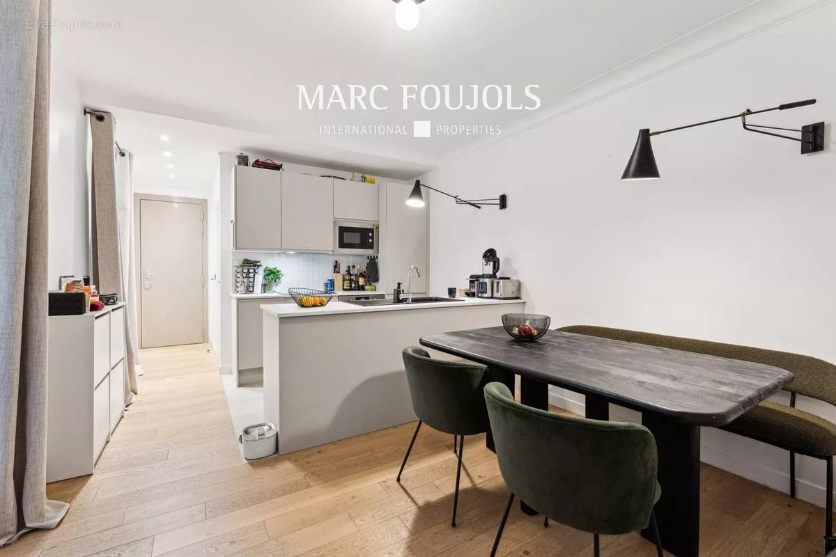 Appartement à PARIS-16E