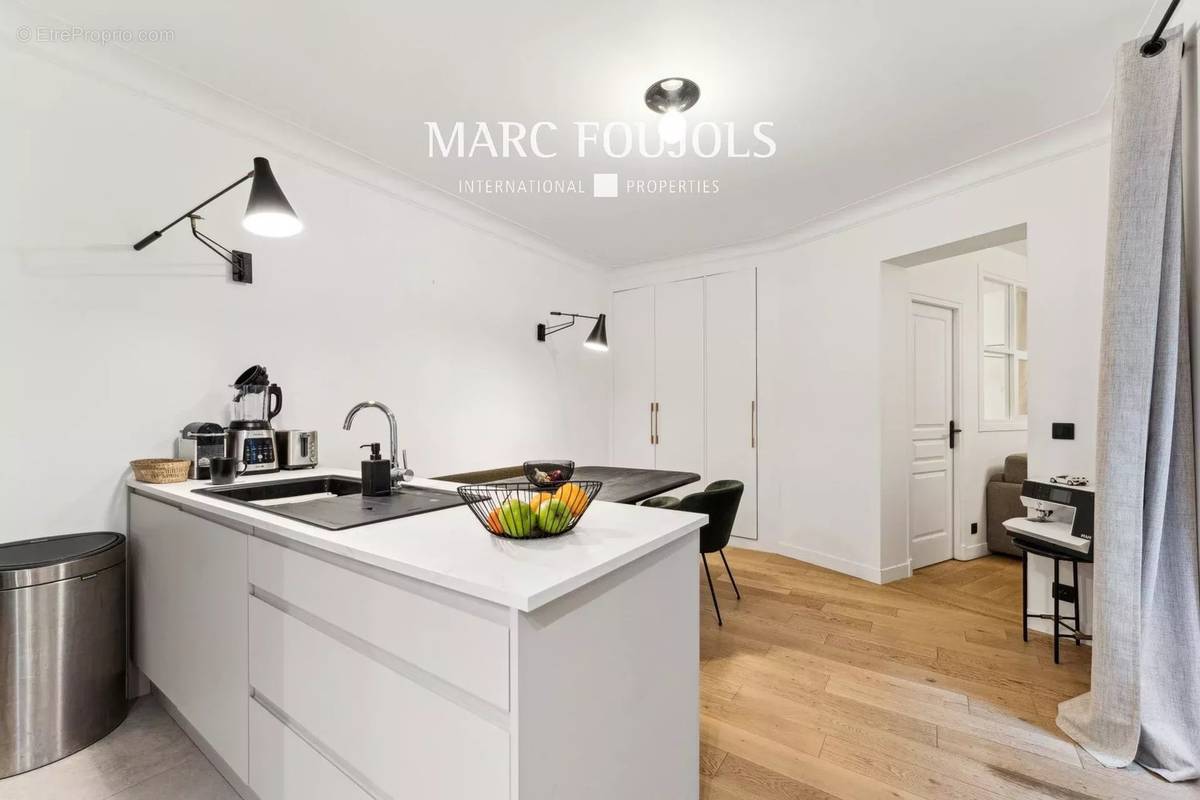 Appartement à PARIS-16E