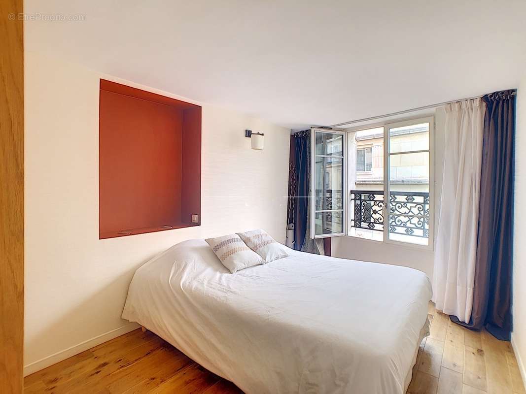 Appartement à PARIS-2E