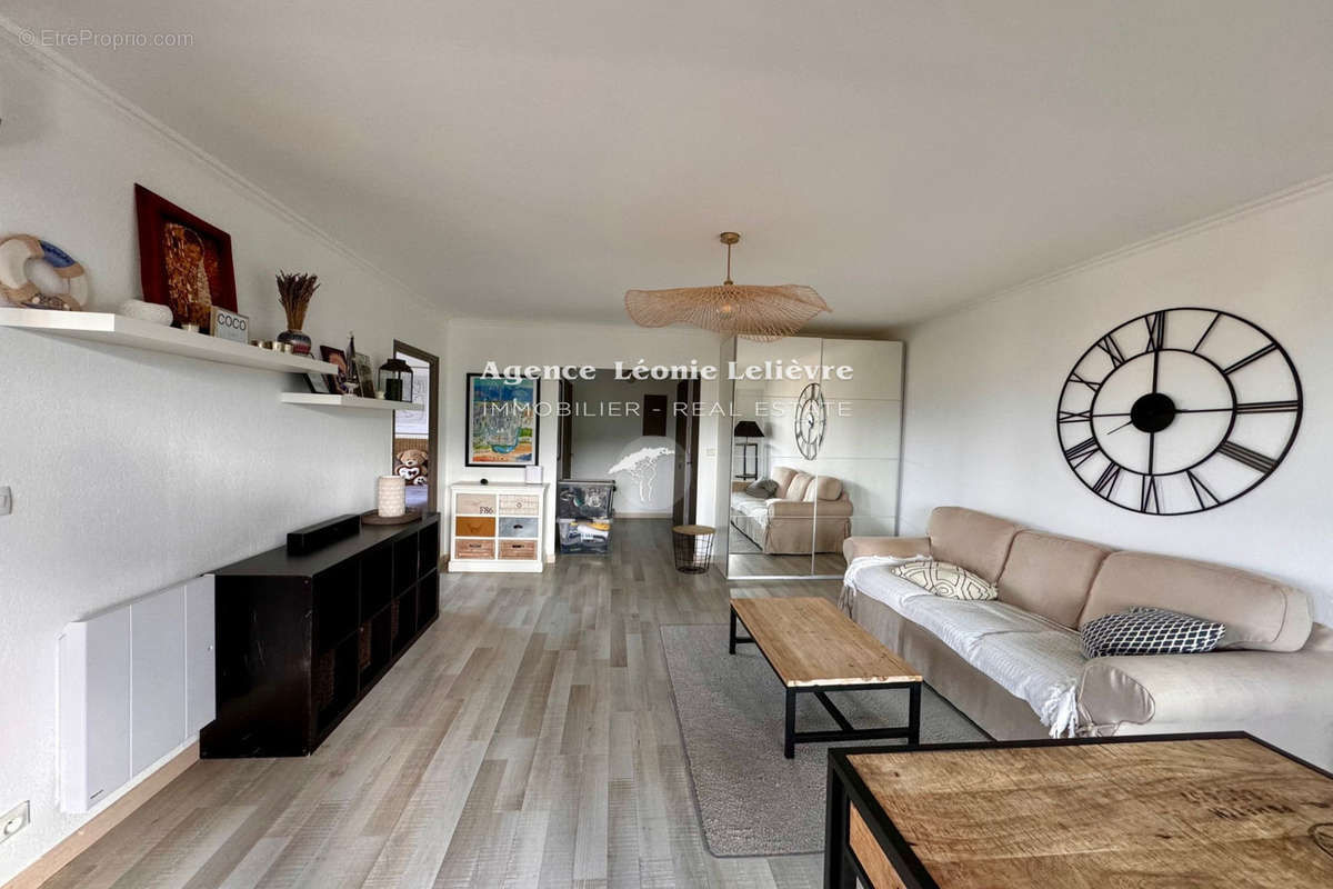 Appartement à ROQUEBRUNE-SUR-ARGENS