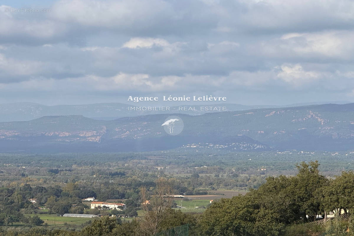 Appartement à ROQUEBRUNE-SUR-ARGENS