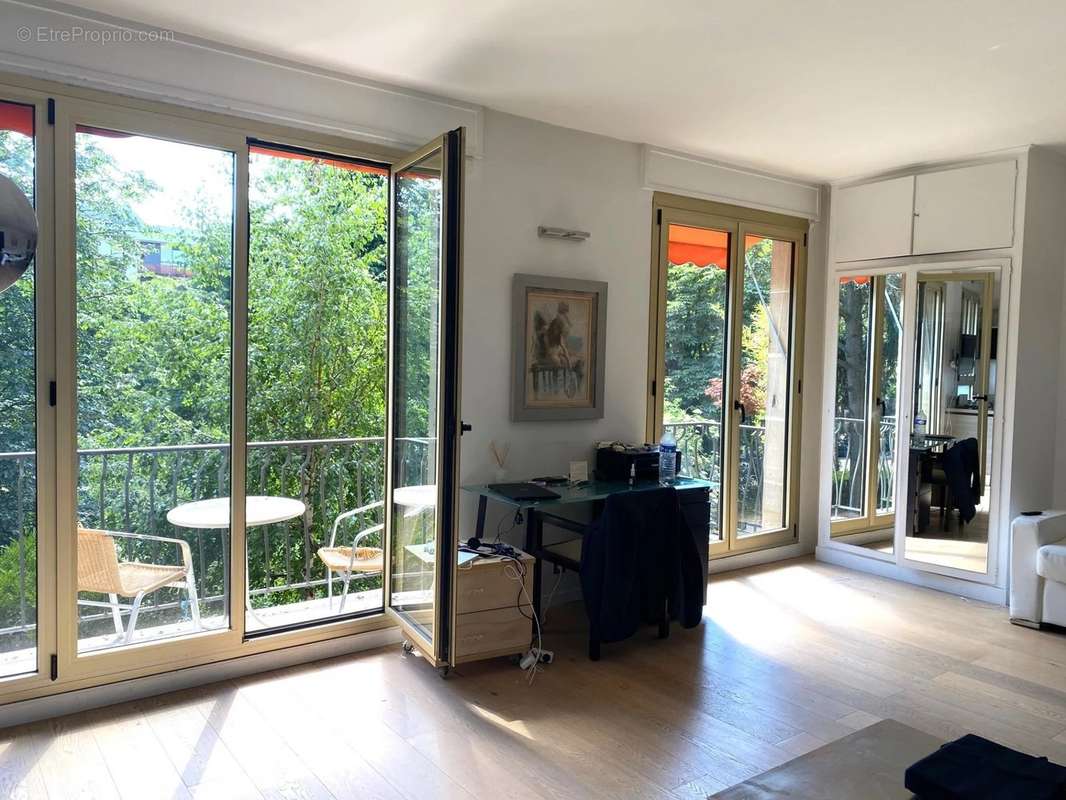 Appartement à NEUILLY-SUR-SEINE