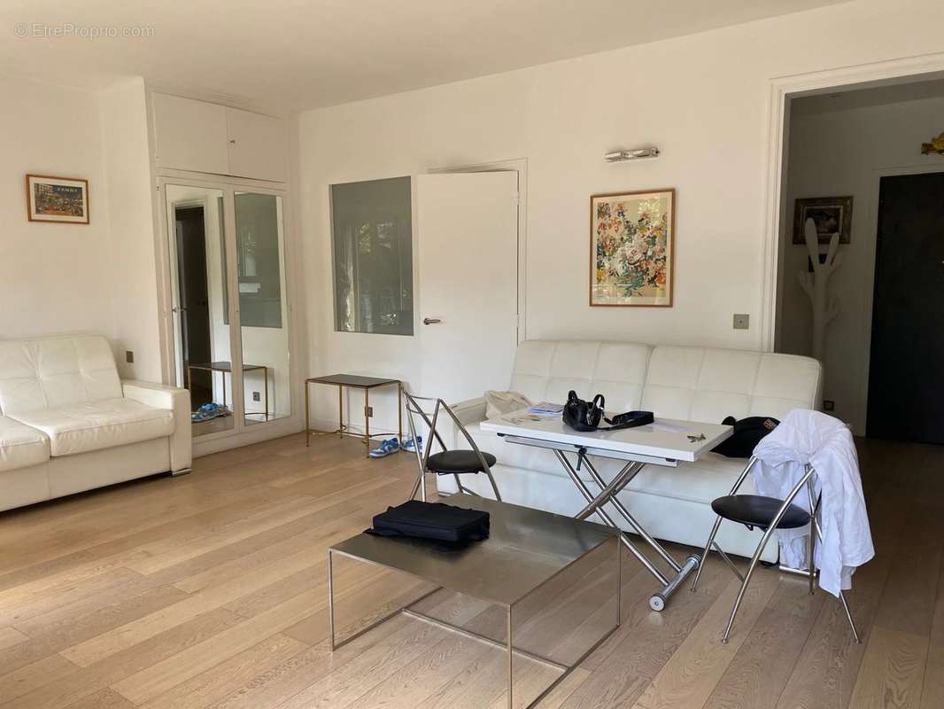 Appartement à NEUILLY-SUR-SEINE