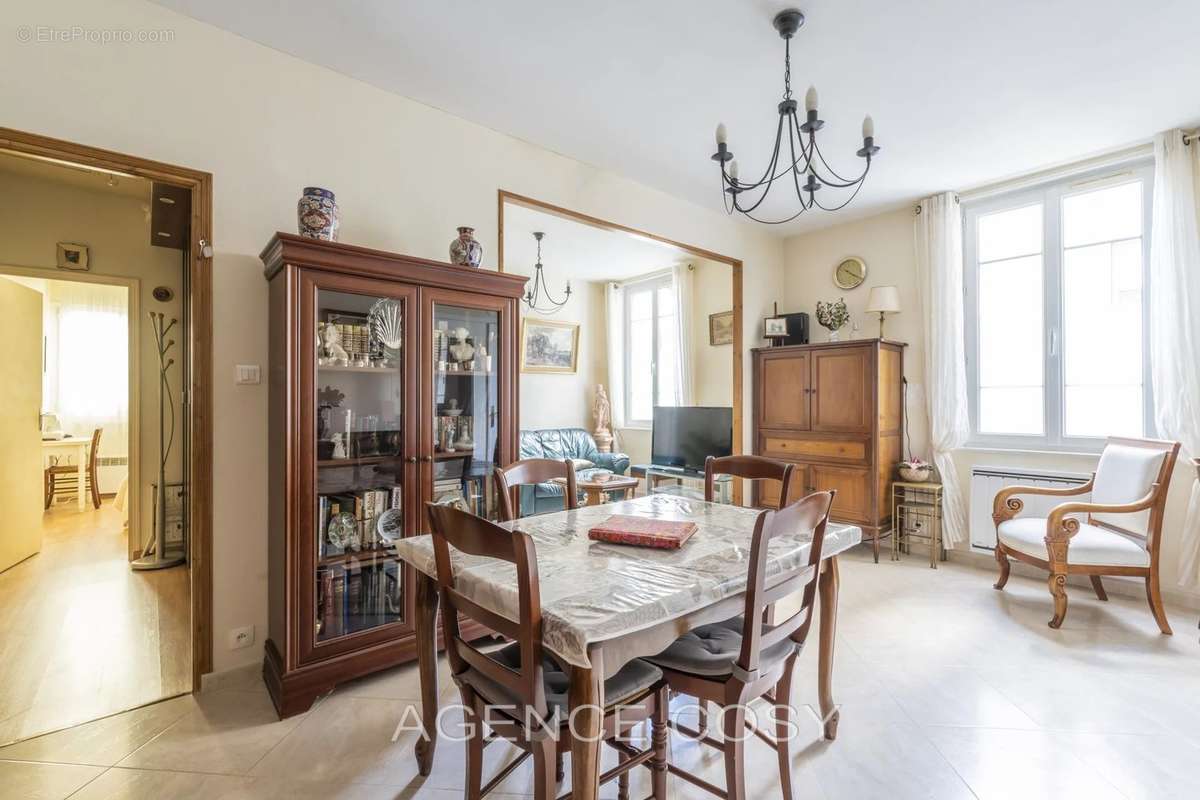 Appartement à VERSAILLES