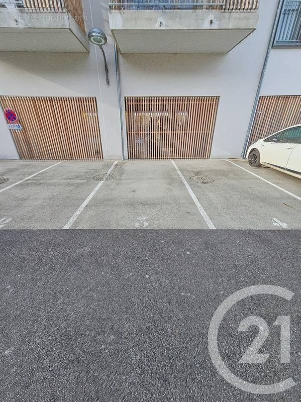 Parking à BEZANNES