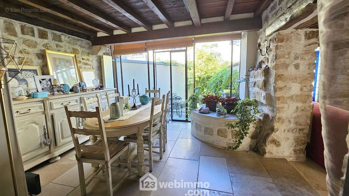 Une autre vue de la salle à manger. - Maison à MILLY-LA-FORET