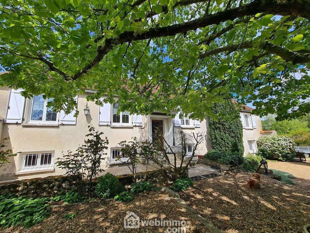 Une maison de 195 m² habitables. - Maison à MALESHERBES