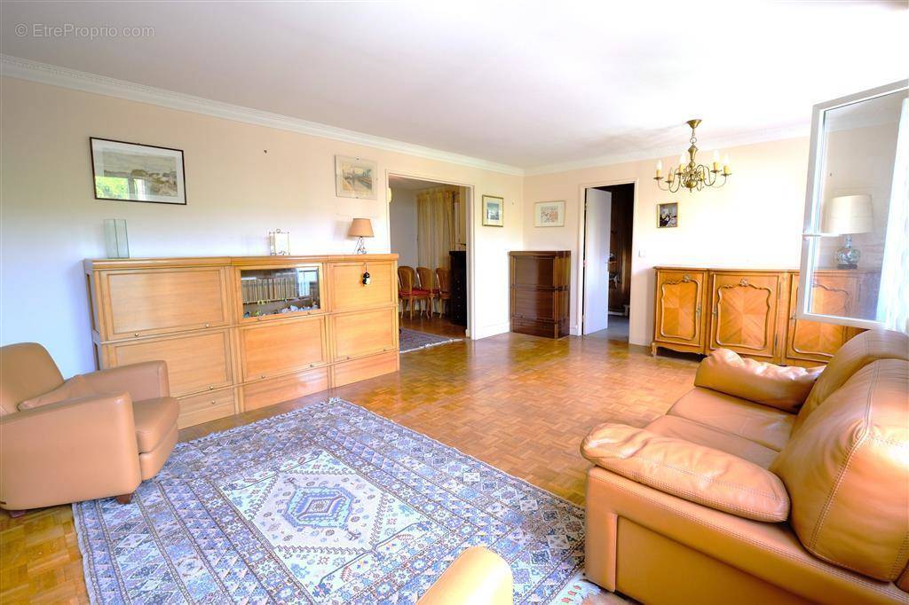 Appartement à SAINT-MAUR-DES-FOSSES