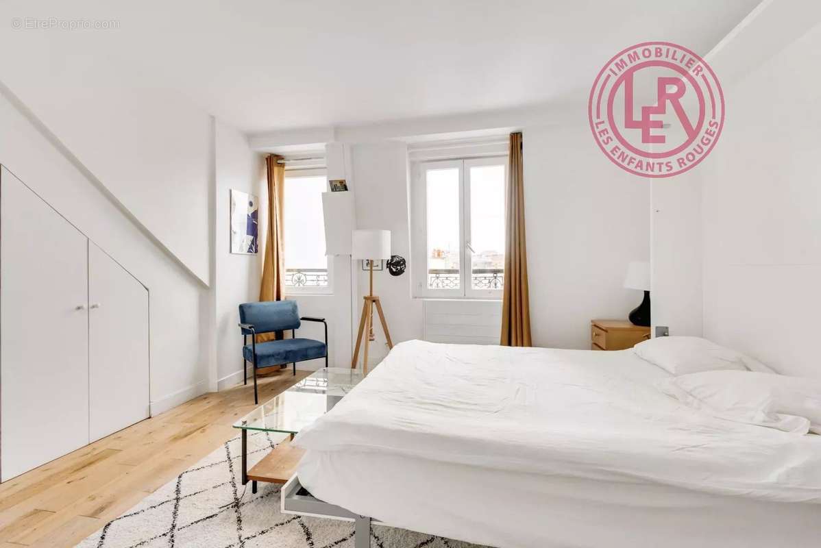 Appartement à PARIS-3E