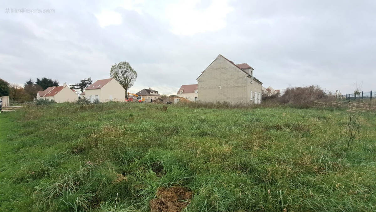 Terrain à BELLOY-EN-FRANCE