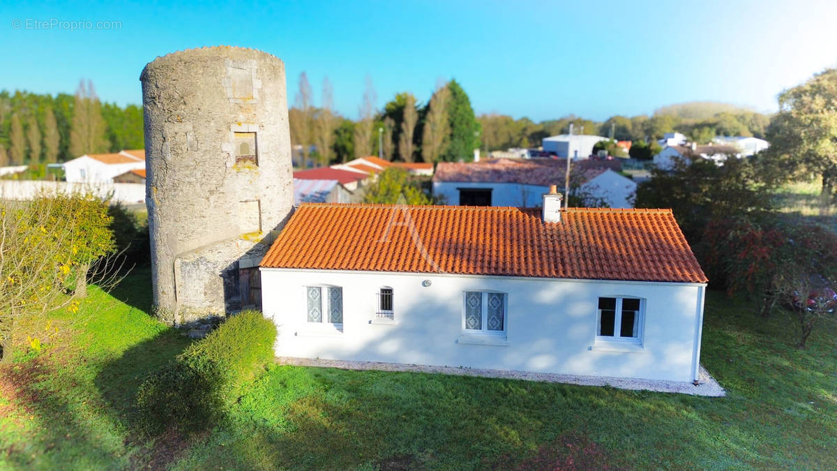 Maison à COMMEQUIERS