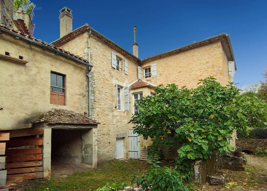 Maison à LES JUNIES