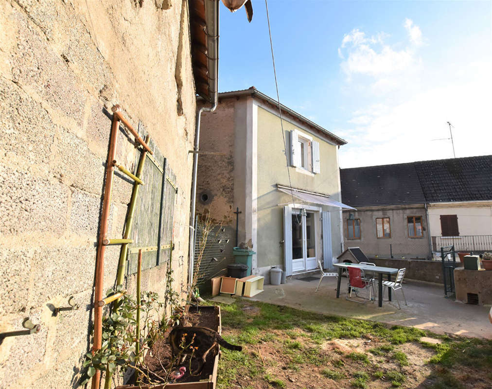 Maison à LE DONJON