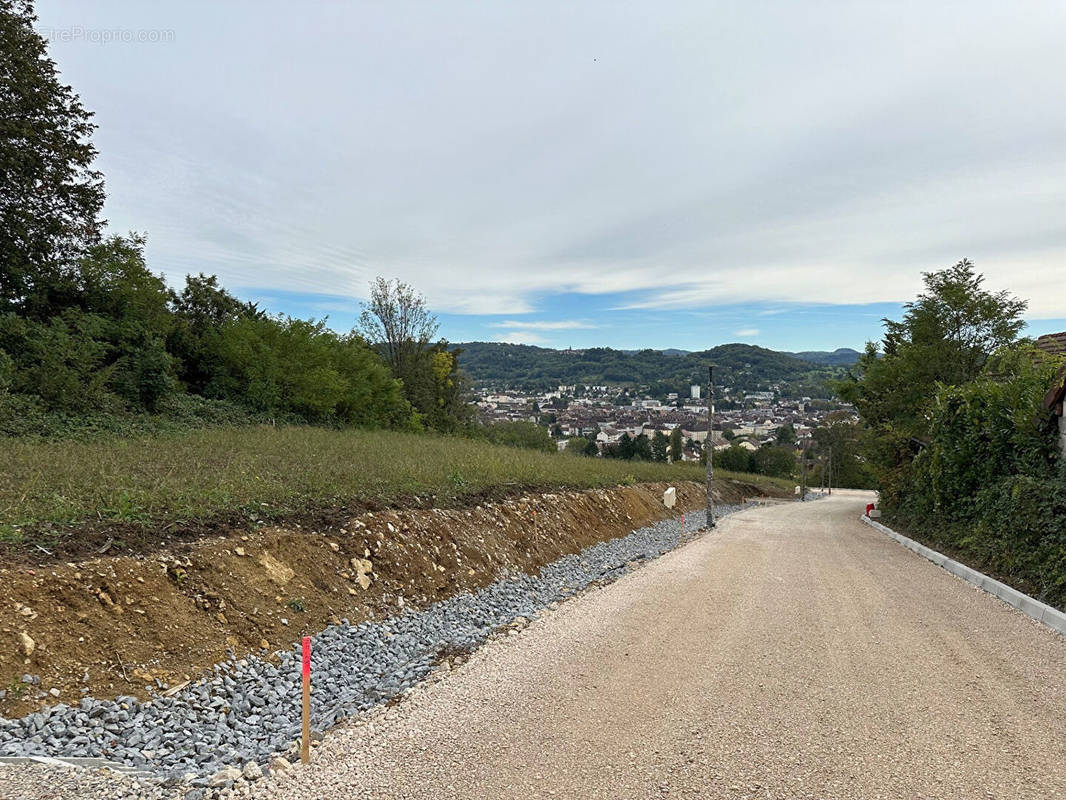 Terrain à LONS-LE-SAUNIER