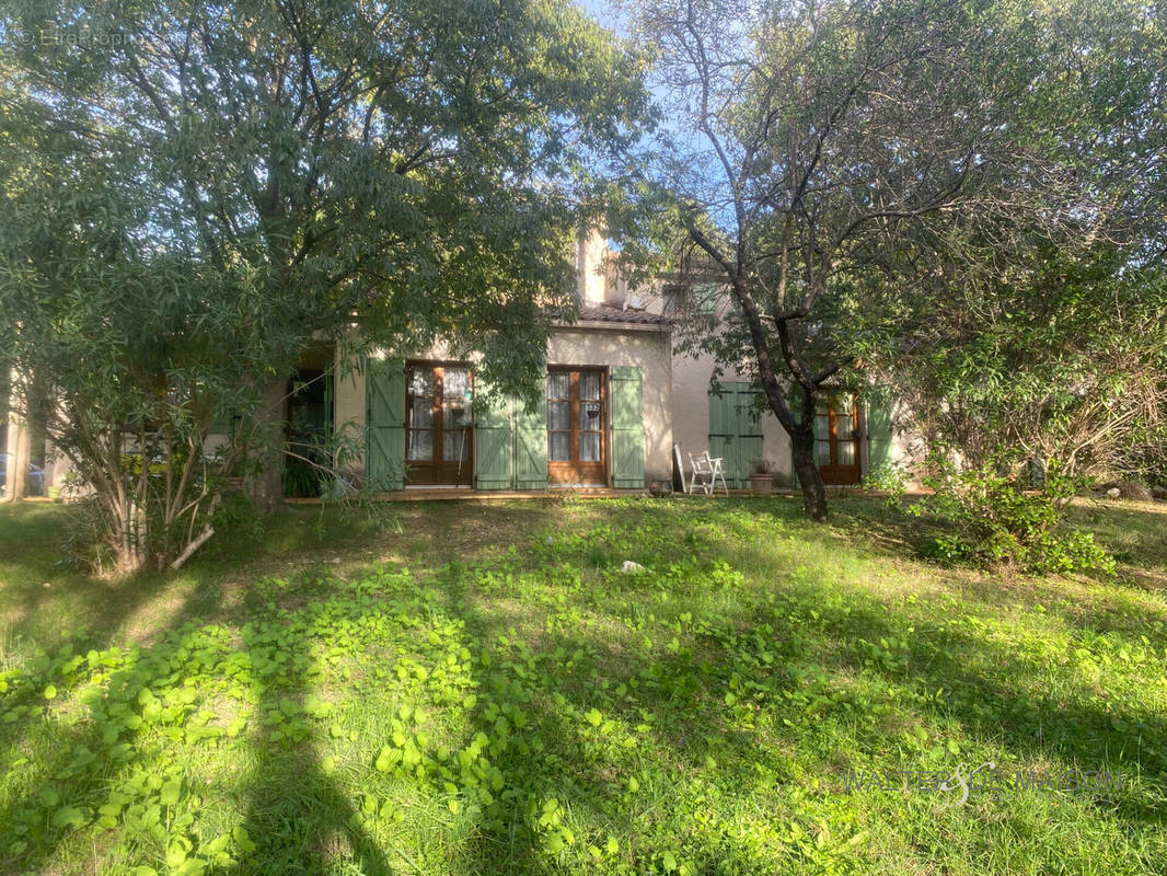 Maison à SAINT-CLEMENT-DE-RIVIERE