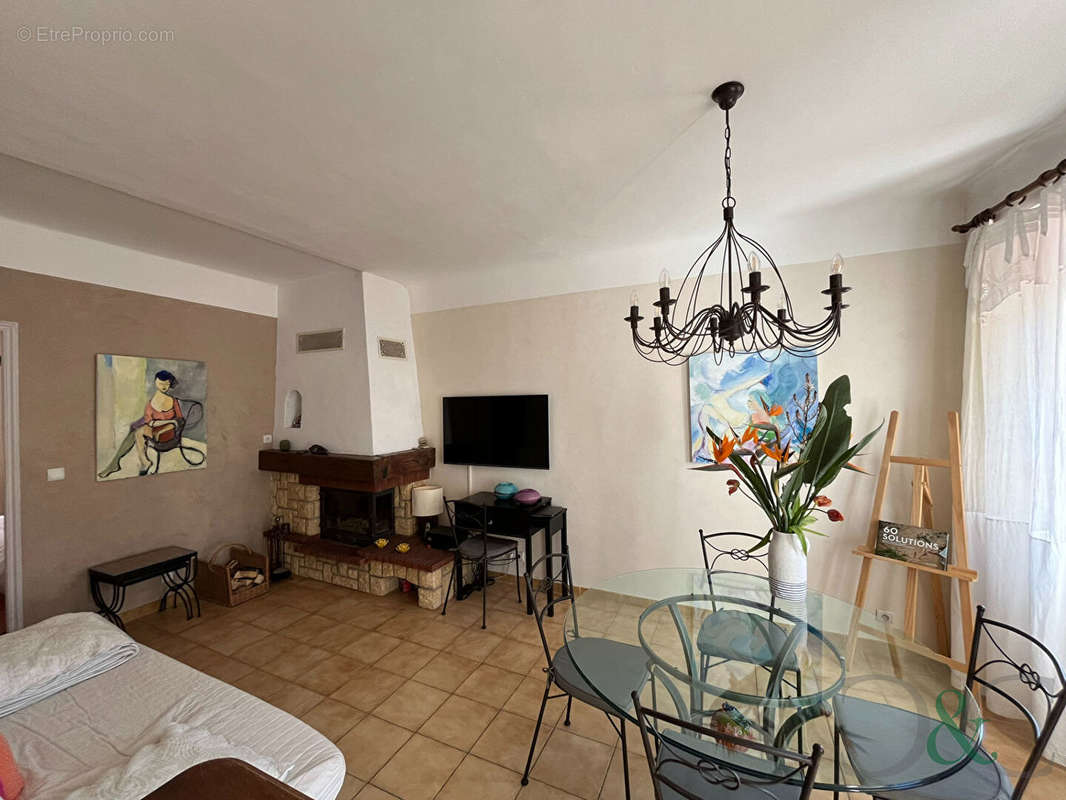 Appartement à BORMES-LES-MIMOSAS