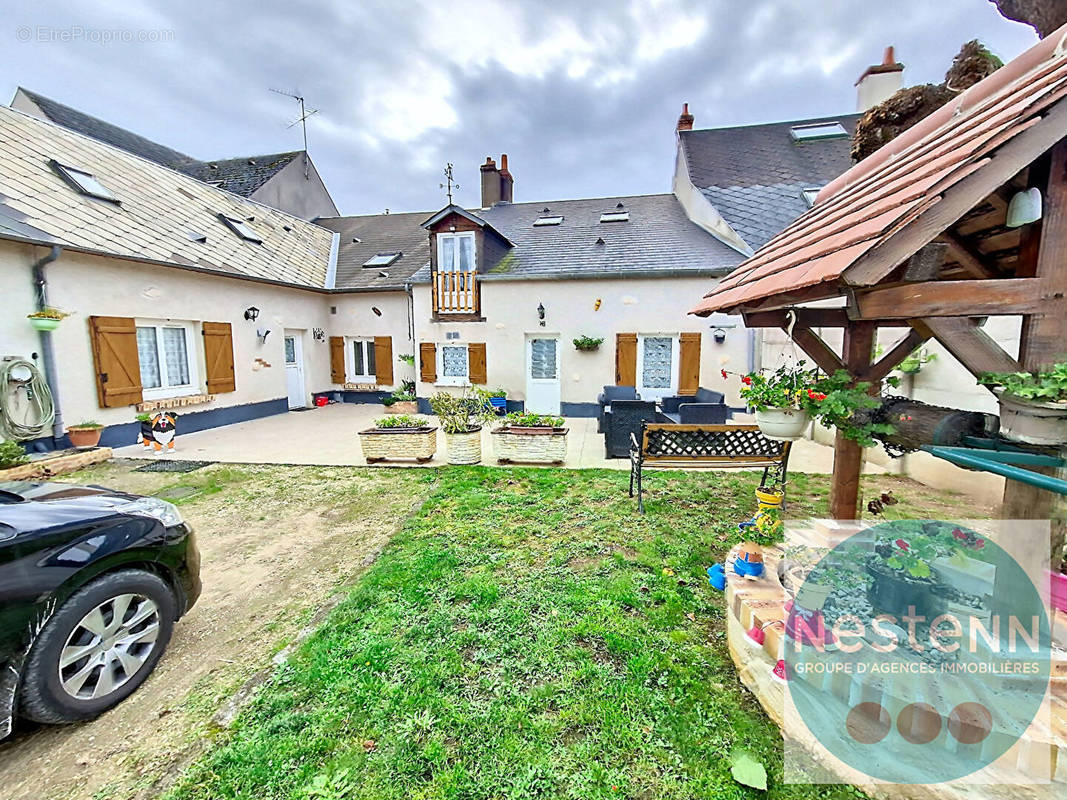 Maison à SAINT-JEAN-DE-LA-RUELLE