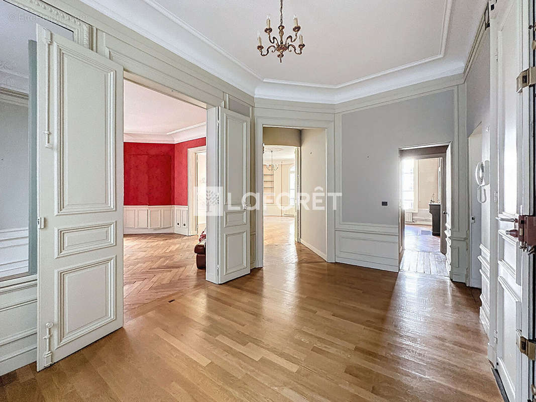 Appartement à PARIS-8E