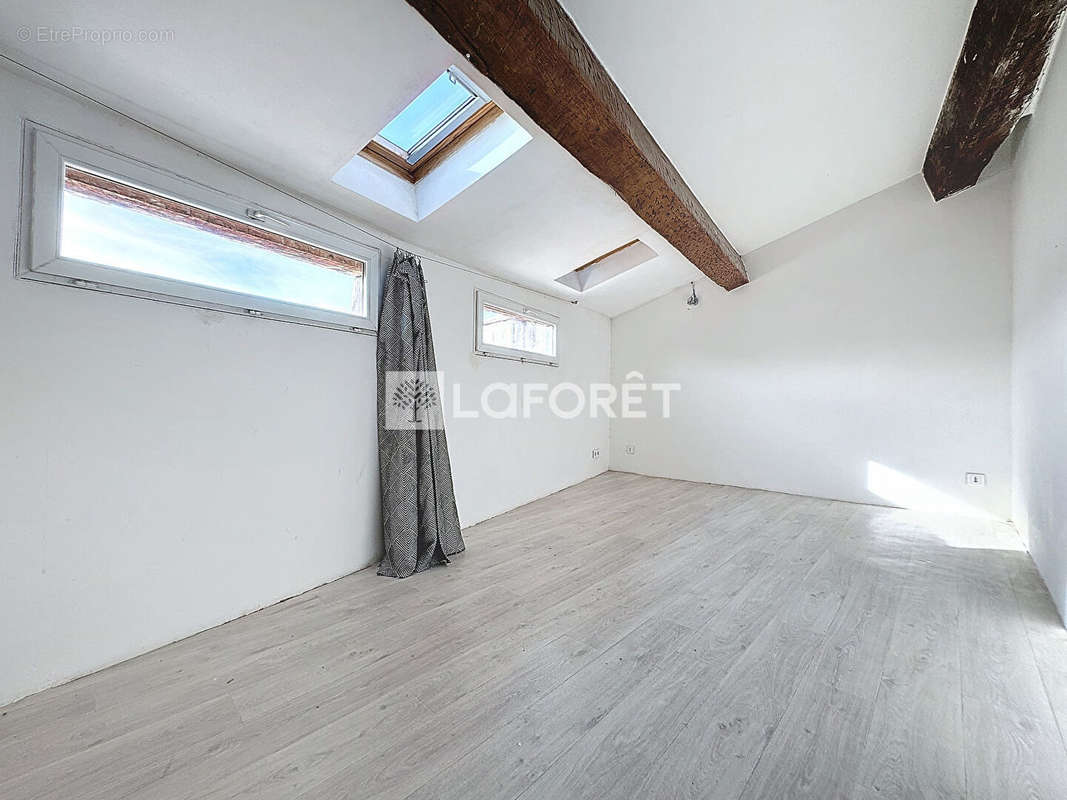 Appartement à MARSEILLE-1E