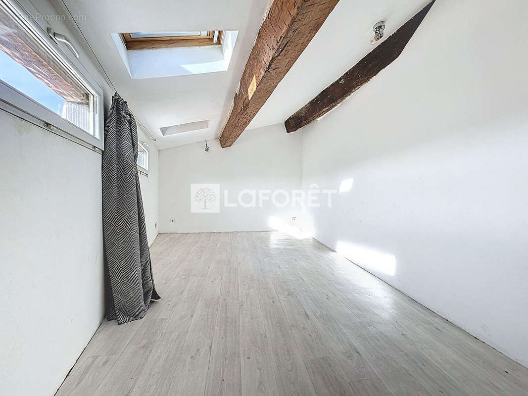 Appartement à MARSEILLE-1E