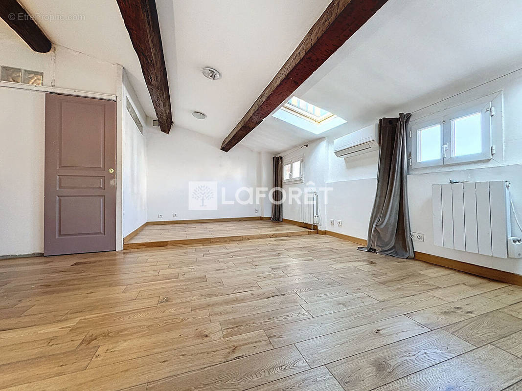 Appartement à MARSEILLE-1E