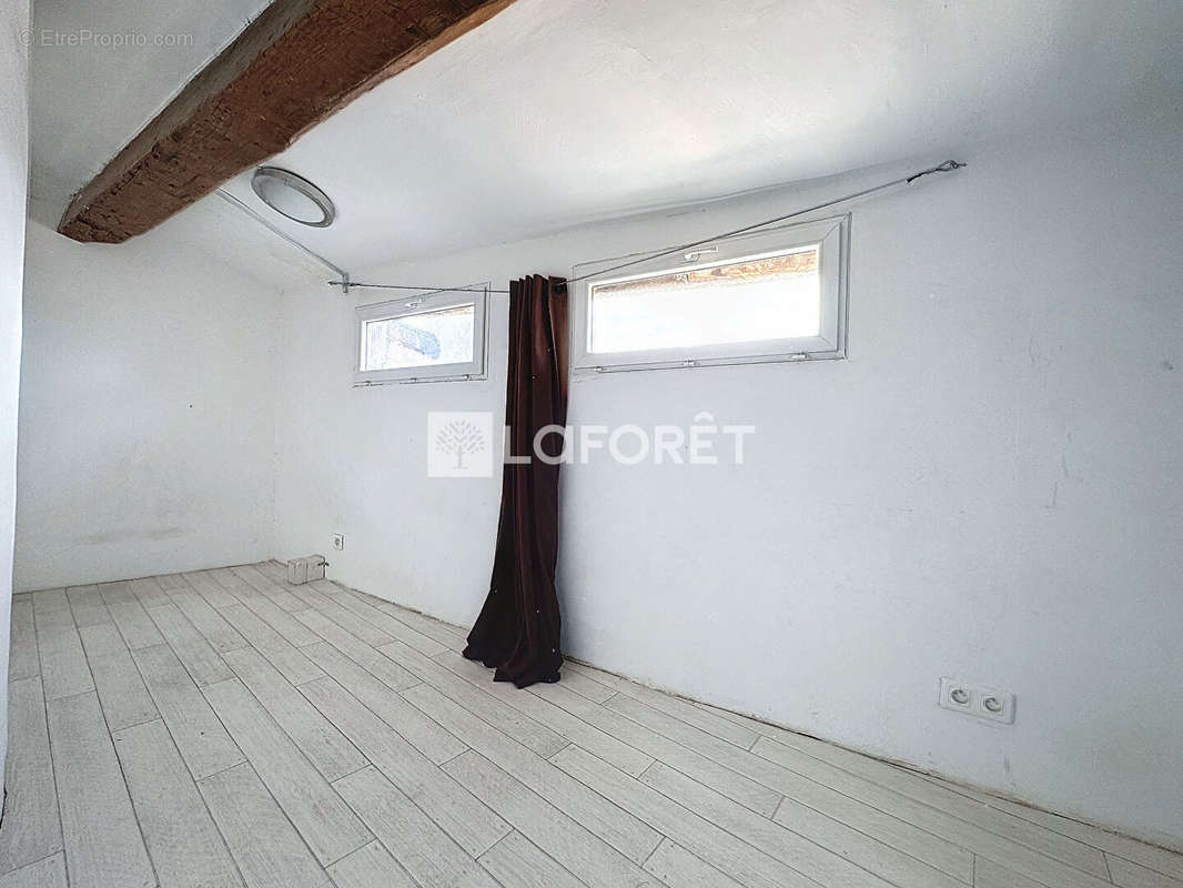 Appartement à MARSEILLE-1E